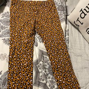 Old Navy Leopard Pixie Pants. Size 8 Tall.